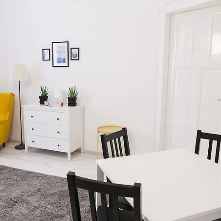 Central 30M2 A/C Apartment, 3 Min From Ny Cafe Budapest Exterior photo